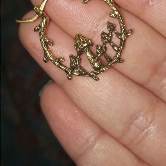 Beautiful Mushroom Hoop Earrings - Picture 5 of 5